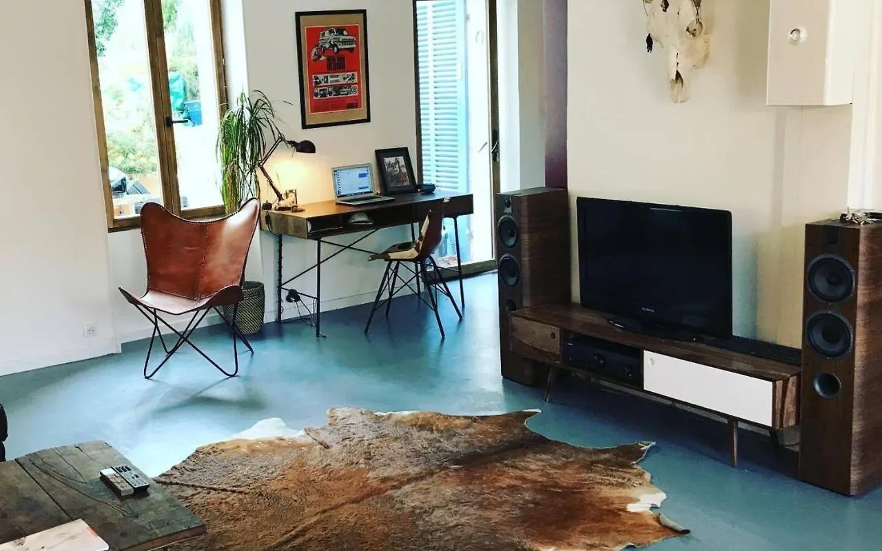 Appartement Chaleureux Et Atypique Avec Jardin A Marseille By Weekome